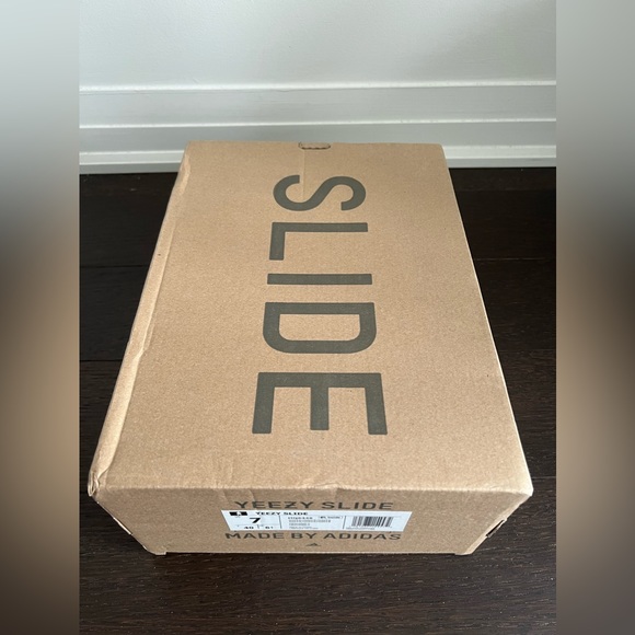 Yeezy Slides - Onyx - Size 7 Men’s / 9 Woman’s. - Picture 2 of 6